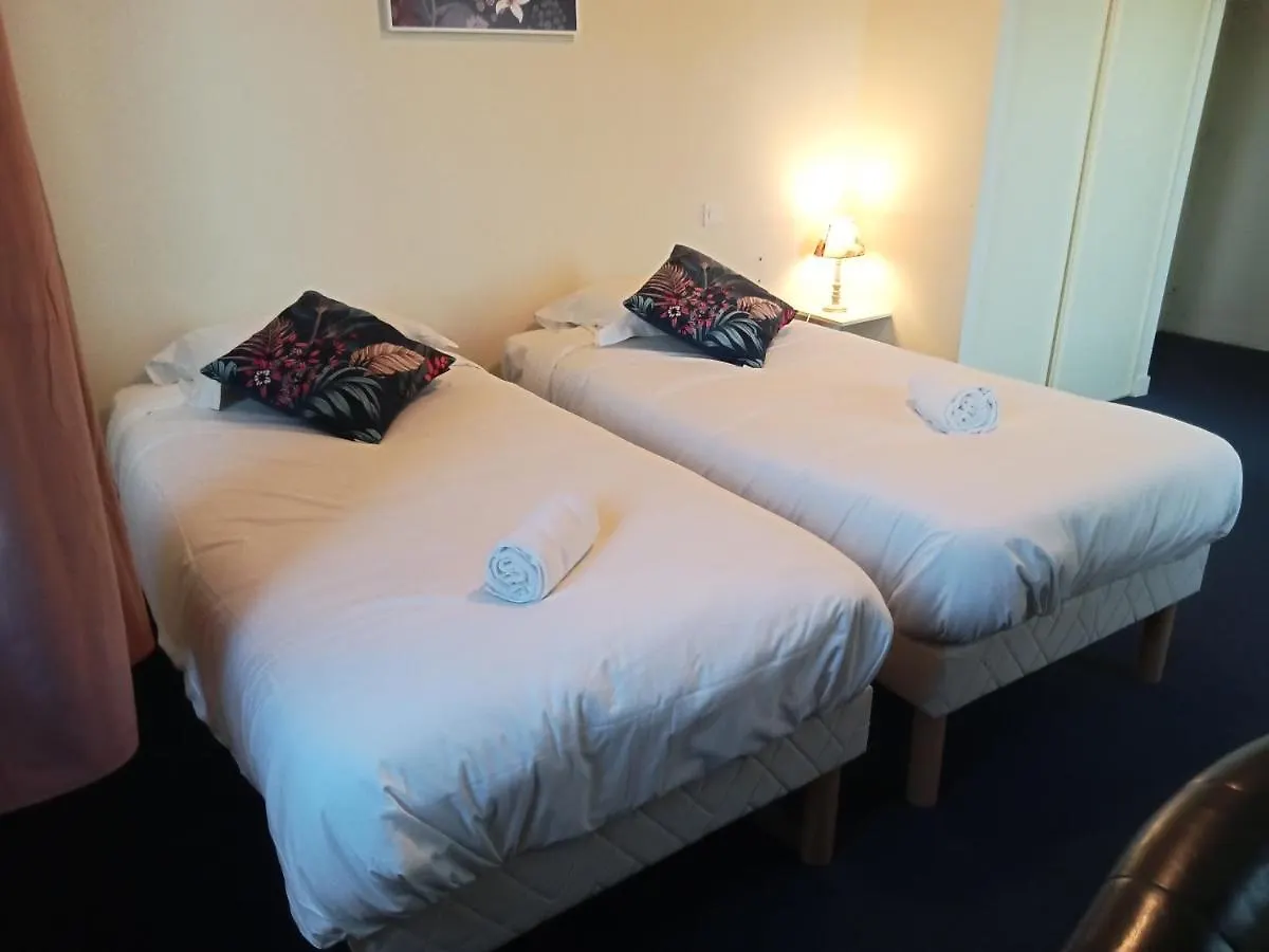 **  O'Ptit Hotel Treve France